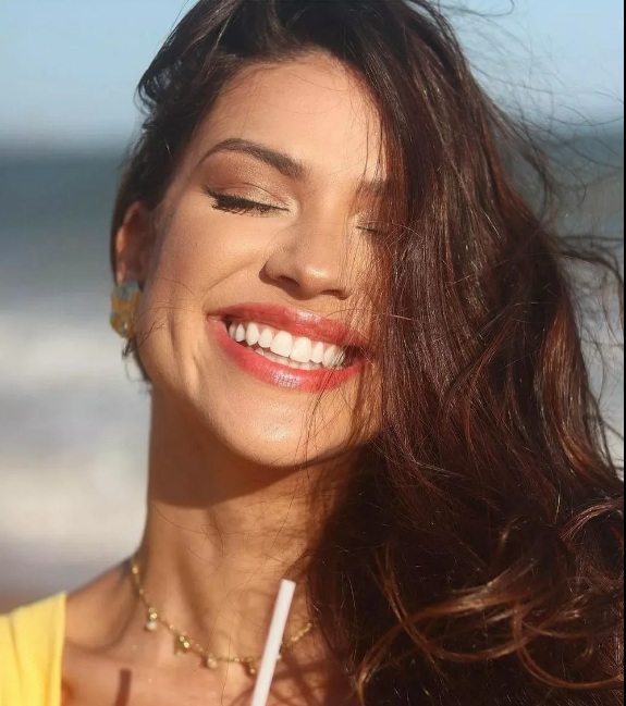 Ex-miss morre após complicações em cirurgia de amigdalite