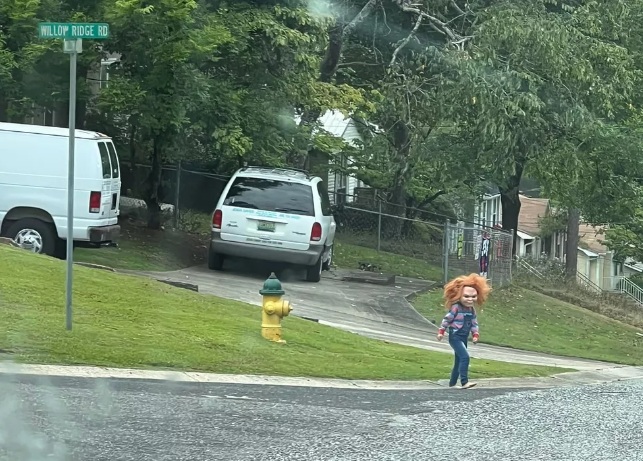 Menino de cinco anos se veste de 'Brinquedo Assassino' e assusta vizinhos nos EUA