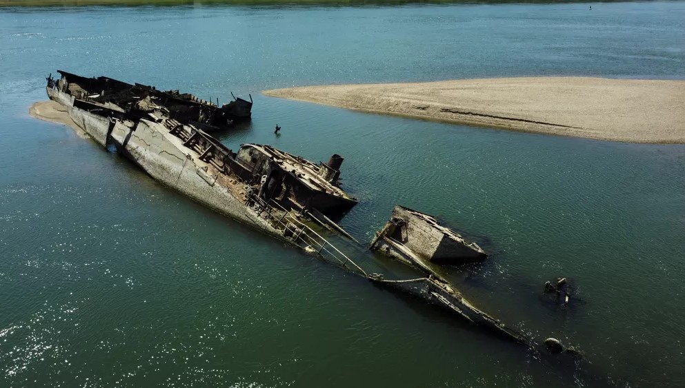 VÍDEO: Seca revela navios alemães da 2ª Guerra Mundial no fundo do rio Danúbio, na Sérvia
