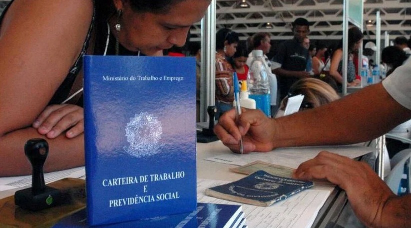 Desemprego cai a 9,1% no trimestre encerrado em julho, menor índice desde 2015, diz IBGE