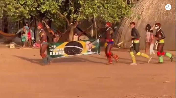 VÍDEO: Indígenas apoiadores de Bolsonaro fazem “indiociata”; ASSISTA
