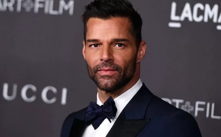 Ricky Martin processa sobrinho que o acusou de assédio e pede US$ 20 milhões