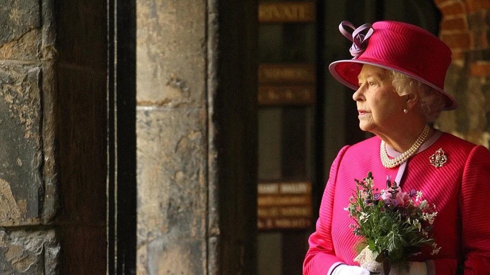 Por que brasileiros não morrem de "velhice", como a rainha Elizabeth II