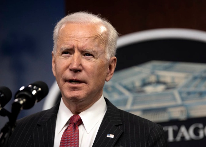 Biden anuncia perdão a mais de 6 mil condenados por posse de maconha nos EUA