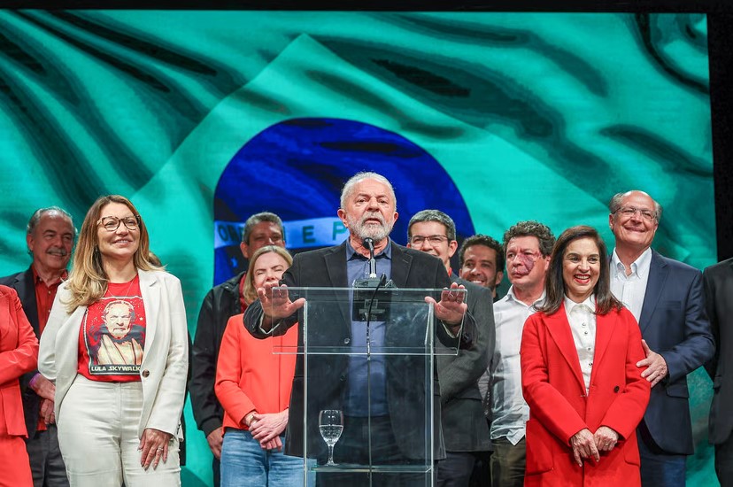 TSE avalia proibir entrevistas de presidenciáveis durante votação