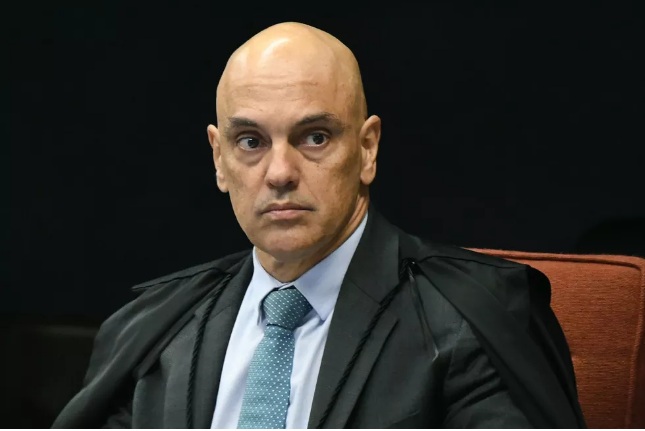 Moraes veta operações PRF que afetem transporte público no dia da eleição