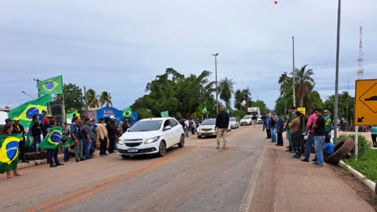 Rodovias federais têm 6 bloqueios e interdições em 4 estados, diz PRF