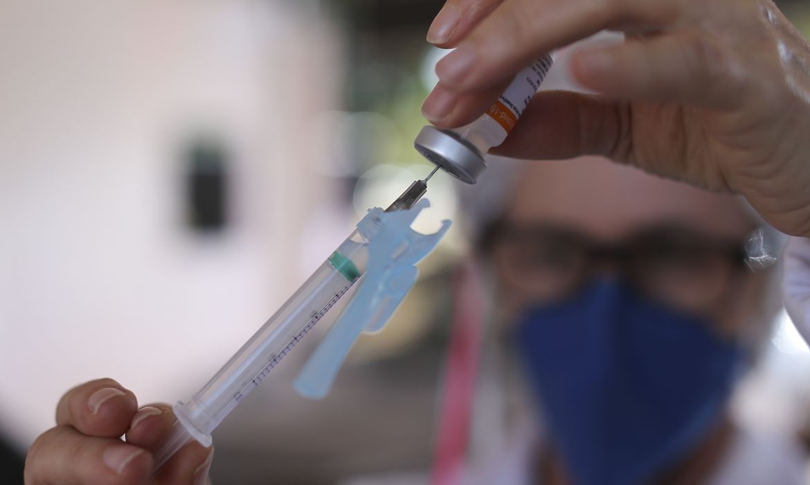 Saúde entrega vacinas para crianças abaixo de 3 anos com comorbidades