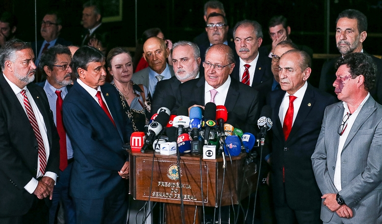 PT tem disputa interna por mais cargos na transição de governo