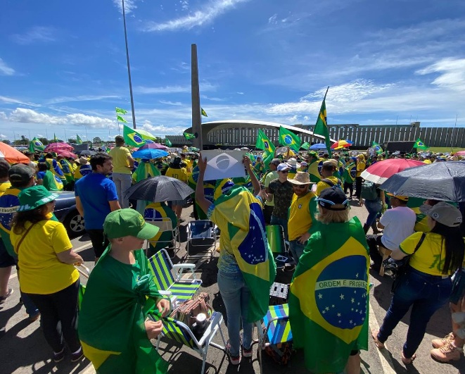 Feriado da República é marcado por protestos contra Lula