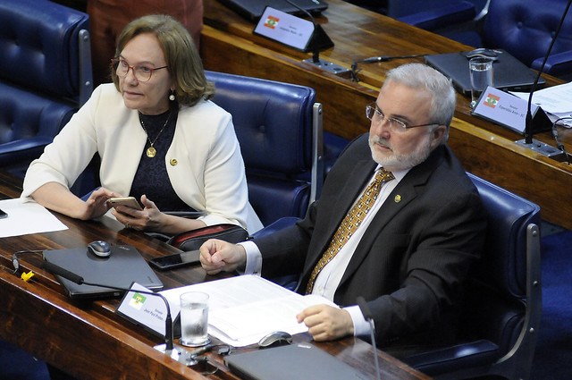 Dois senadores do RN assinam PEC de Renan que torna crime chamar políticos de 'ladrão'