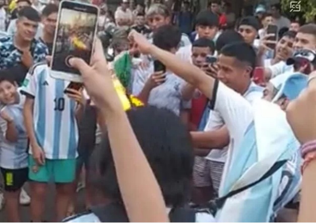 VÍDEO: Argentinos queimam bandeira do Brasil e a web reage; ASSISTA