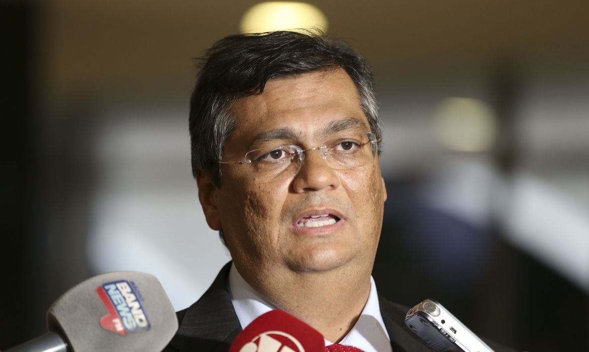 Técnicos se dizem "envergonhados" por escolha de Dino na área penal