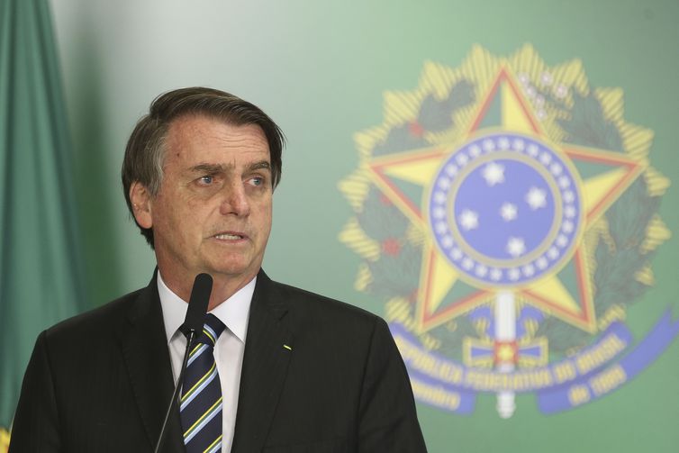 Bolsonaro decide não passar faixa a Lula e viajará para resort de Trump