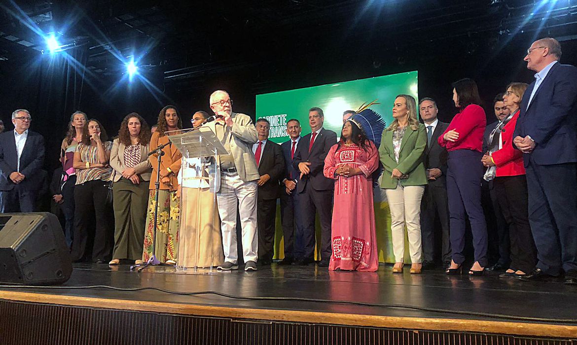 VÍDEO: Governo Lula adota linguagem neutra em solenidades: "Todes"; ASSISTA