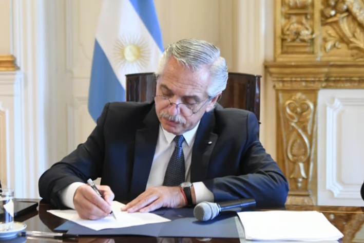 Presidente da Argentina formaliza pedido de impeachment de juízes da Suprema Corte