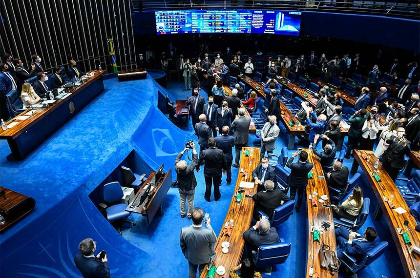 Senadores articulam lei para proibir empréstimos do BNDES a projetos no exterior