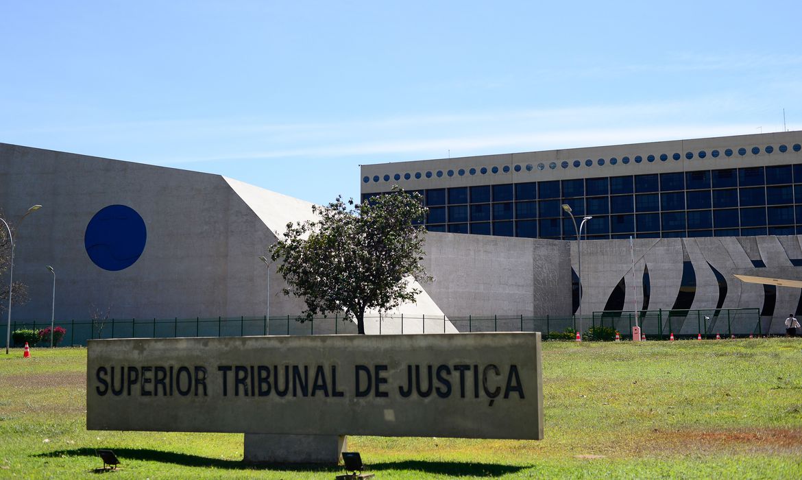 STJ livra traficante após polícia apreender drogas em sua casa sem pedir licença