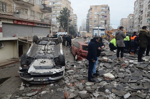 Tragédia: vídeos mostram prédio desabando e destruição após terremoto na Turquia e na Síria; ASSISTA
