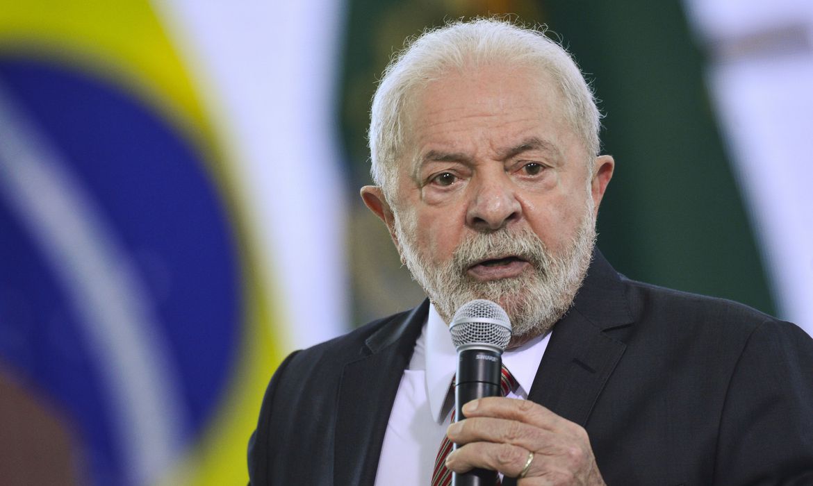 Lula diz que privatização da Eletrobras foi 'bandidagem' e será questionada