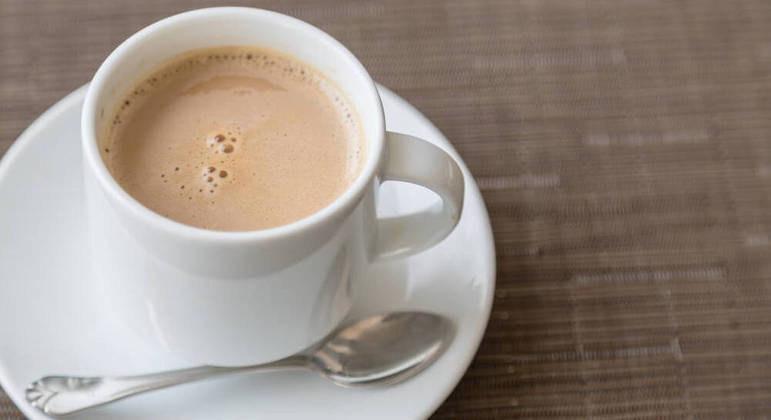 Café com leite tem efeito anti-inflamatório; entenda