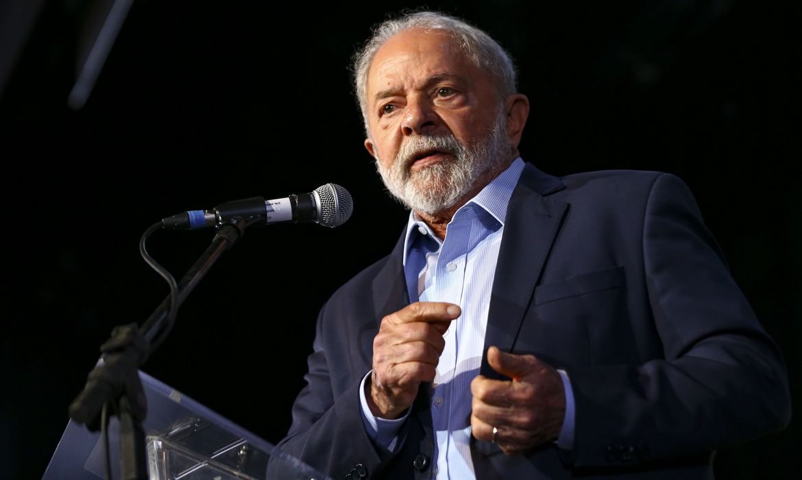 Lula passa por exames em hospital e clínica de Brasília neste sábado