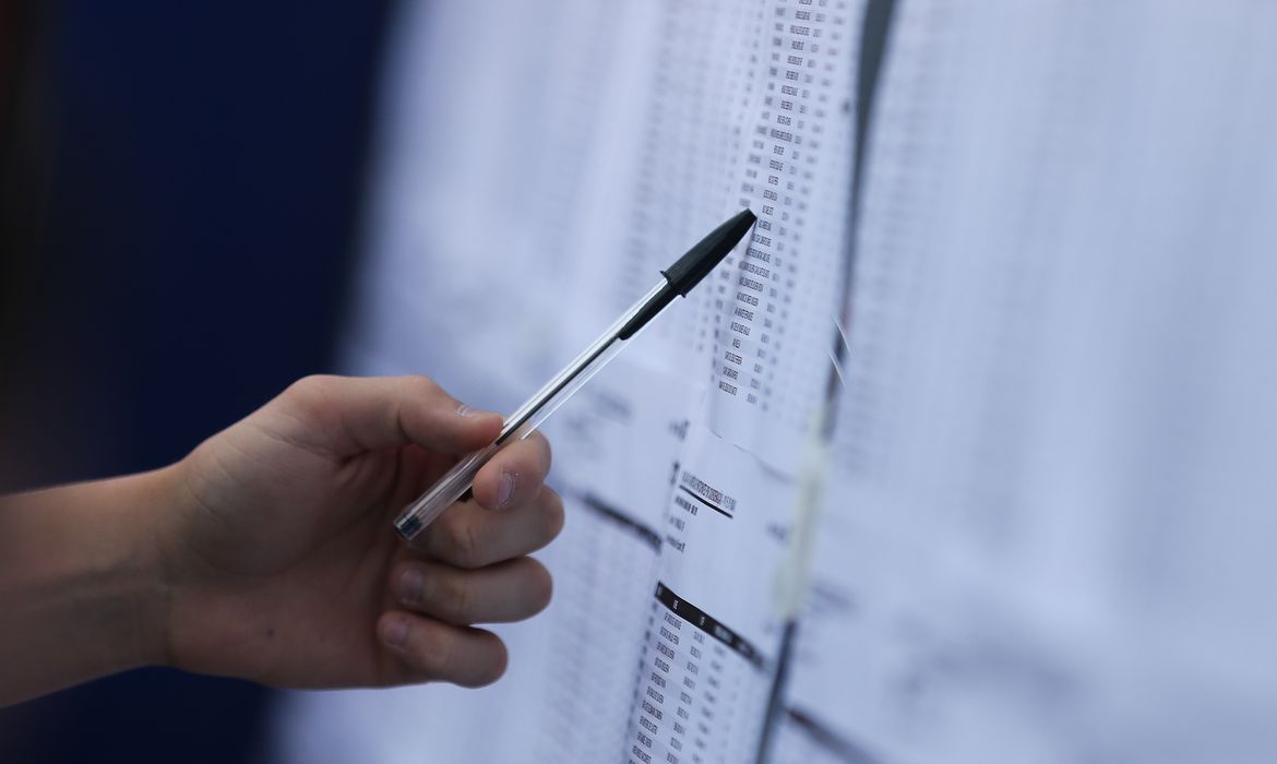 Concursos públicos oferecem 48,6 mil vagas com salários de até R$ 28,9 mil