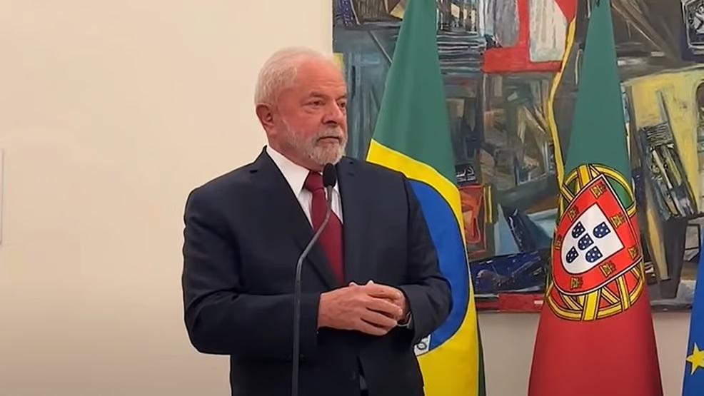 Parlamento português barra Lula em sessão solene da Revolução dos Cravos