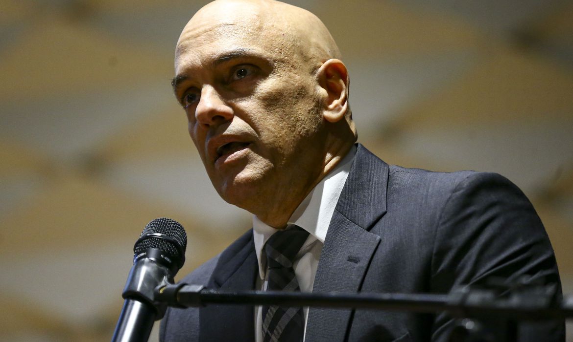 Moraes libera mais 80 pessoas presas por atos de 8 de janeiro