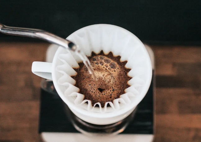 Saiba como a cafeína 'engana' o cérebro e quantas xícaras de café podem ser tomadas por dia