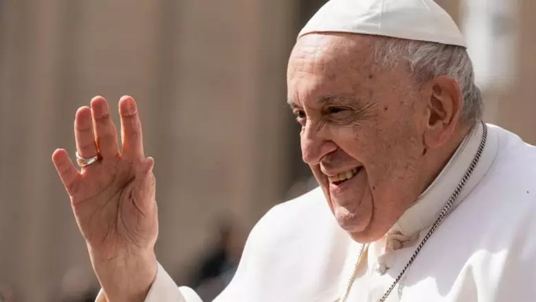 Papa Francisco é internado em Roma