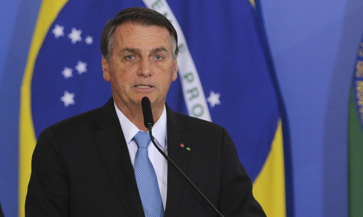 Bolsonaro deve prestar depoimento à PF hoje sobre conjuntos de joias; saiba