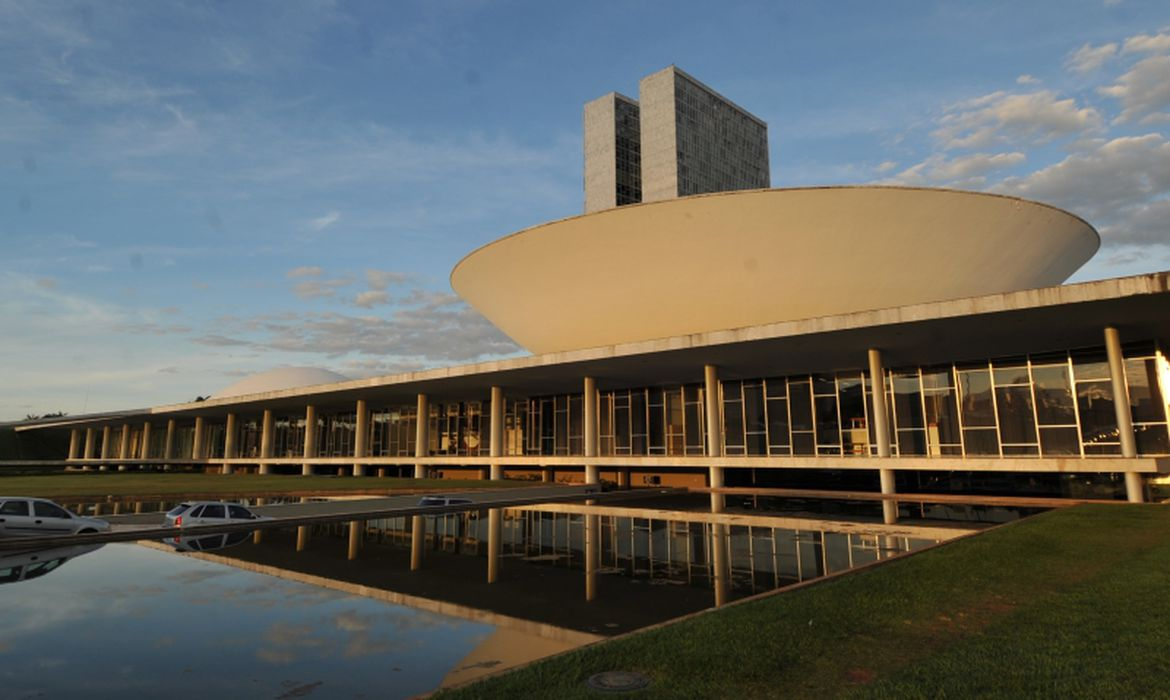 Congresso amplia ofensiva contra governo e deve ouvir sete ministros nesta semana