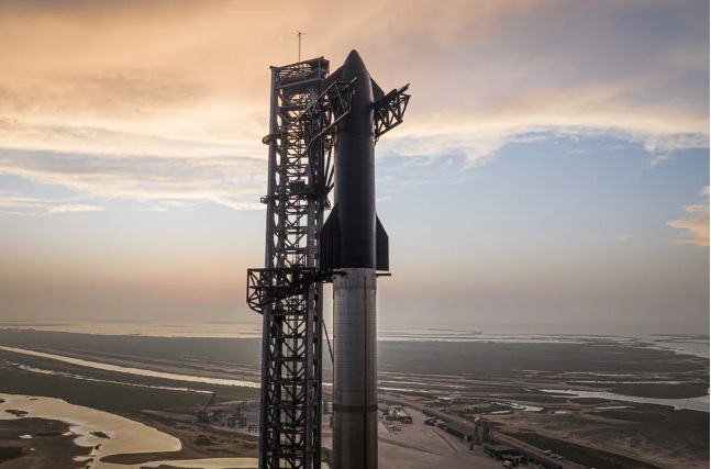 SpaceX adia lançamento do foguete mais poderoso da história