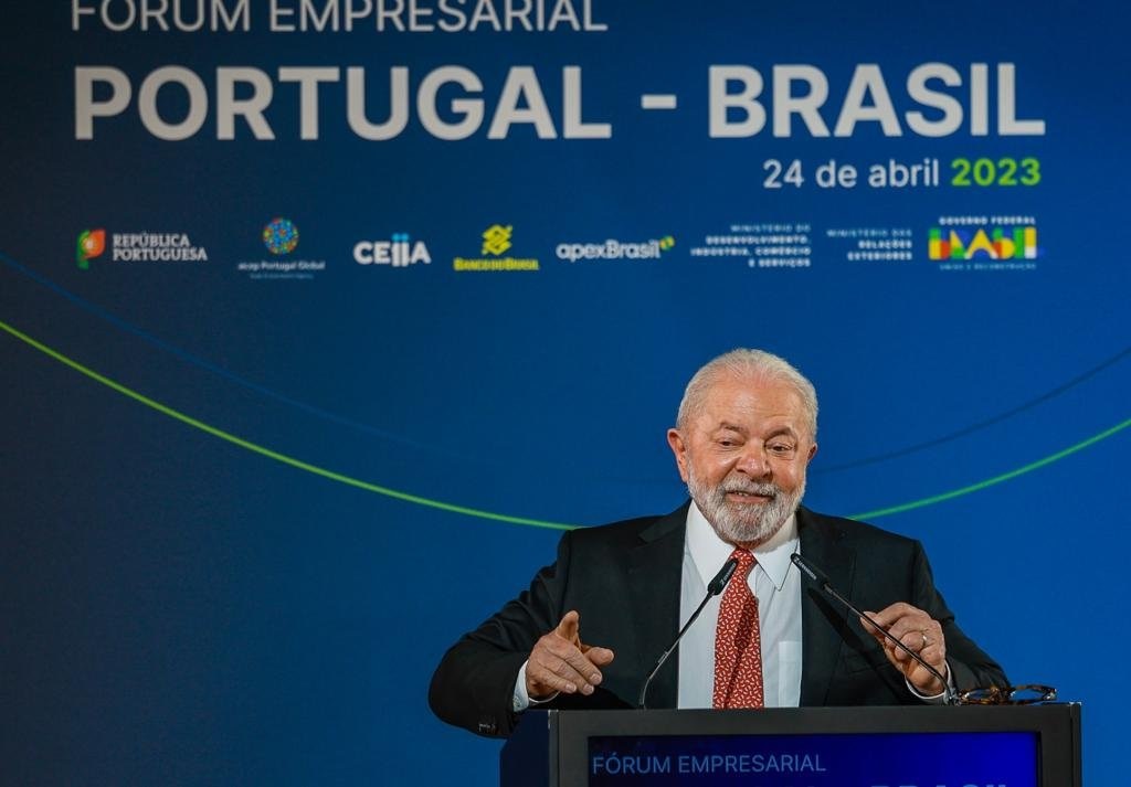 Protestos antecedem fala de Lula no parlamento português