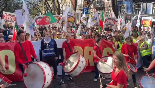 VÍDEO: Veja imagens de manifestação contra Lula em Portugal