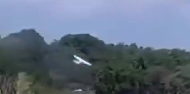 VÍDEO: Avião cai e passageiro grava vídeo do momento do impacto