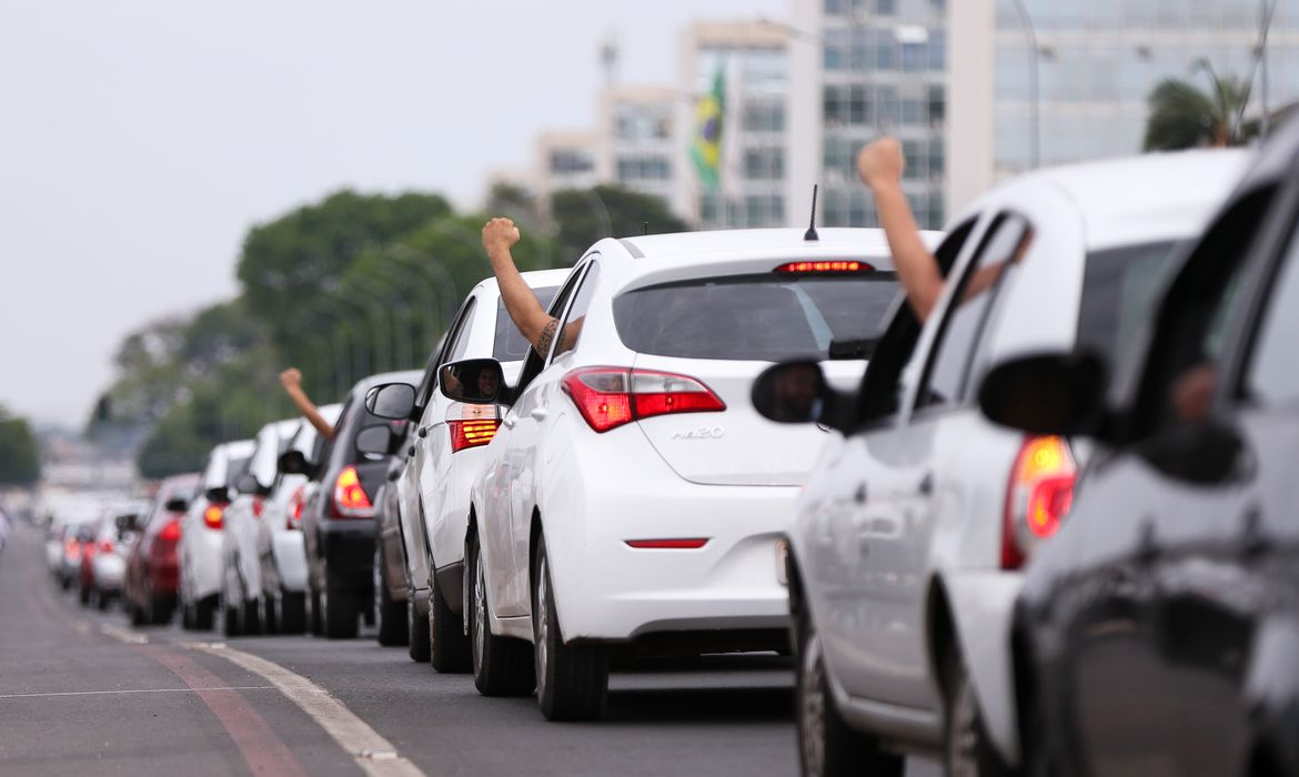 Motoristas de aplicativos anunciam paralisação nesta segunda-feira (15)