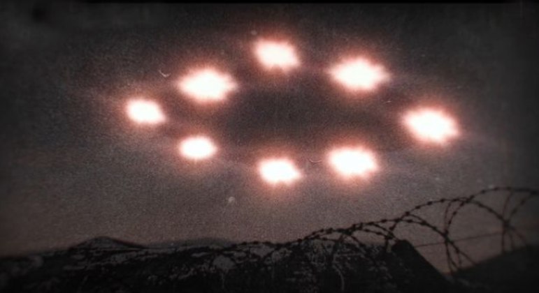 Ataque de aliens? OVNIs brilhantes e misteriosos sobrevoam base da Força Aérea nos EUA