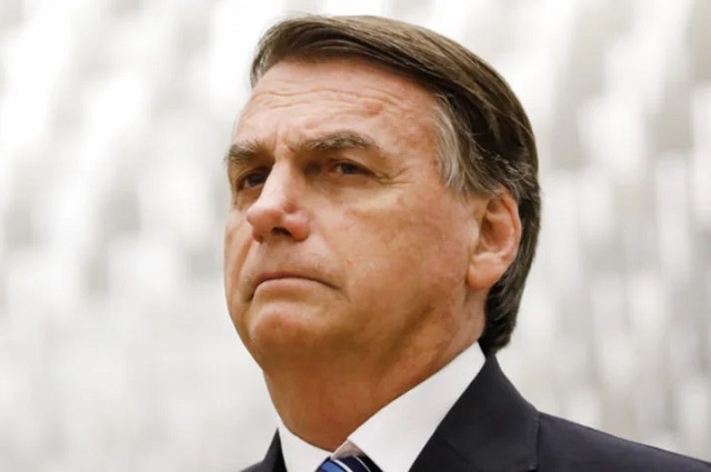 Bolsonaro deve depor hoje à PF sobre fraude em cartão de vacina