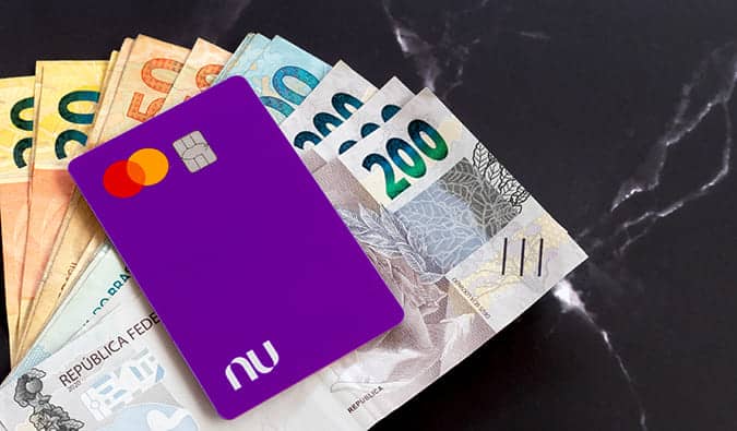Golpistas invadem celular de mulher e roubam R$ 255 mil de conta do Nubank