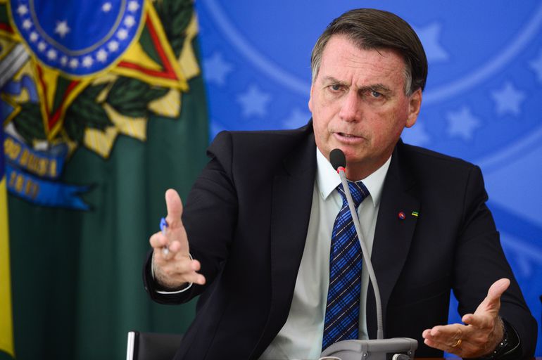 Mídia tenta me associar ao caso do submarino, diz Bolsonaro