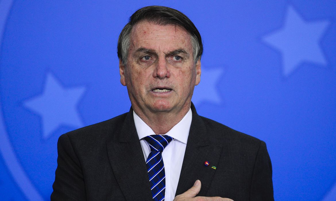 TSE suspende sessão com 3 votos a 1 pela inelegibilidade de Bolsonaro