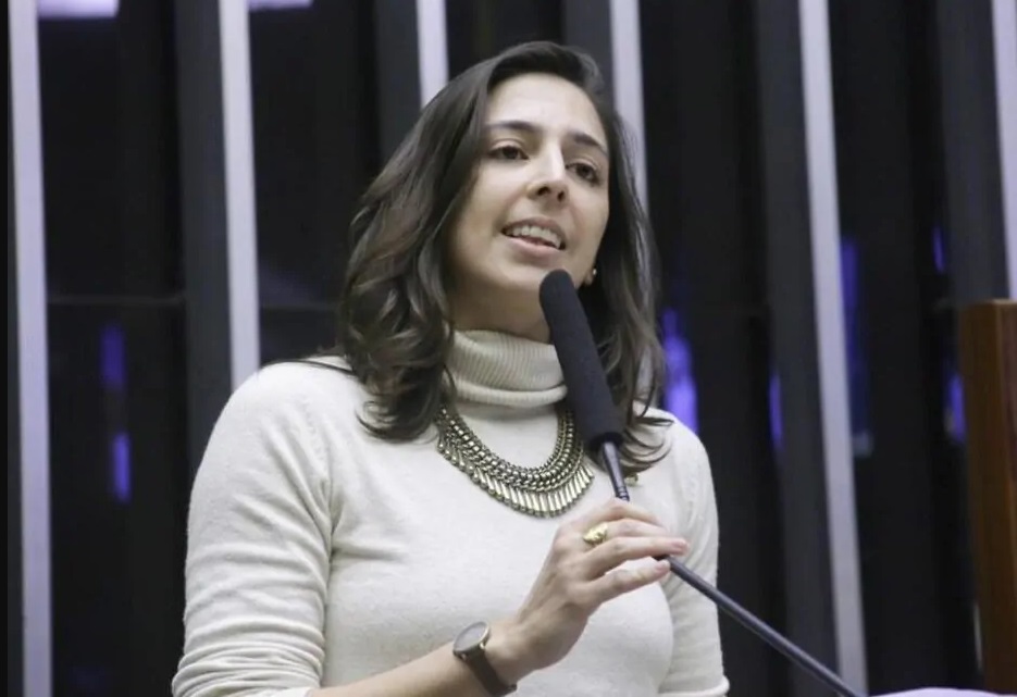 Natália Bonavides vai receber a mais alta condecoração da Polícia Militar