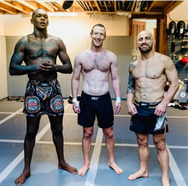 Após desafio de Musk, Zuckerberg posta foto sem camisa com campeões de UFC