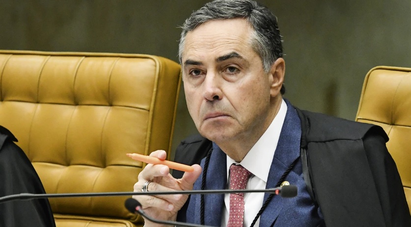 Oposição anuncia pedido de impeachment de Barroso