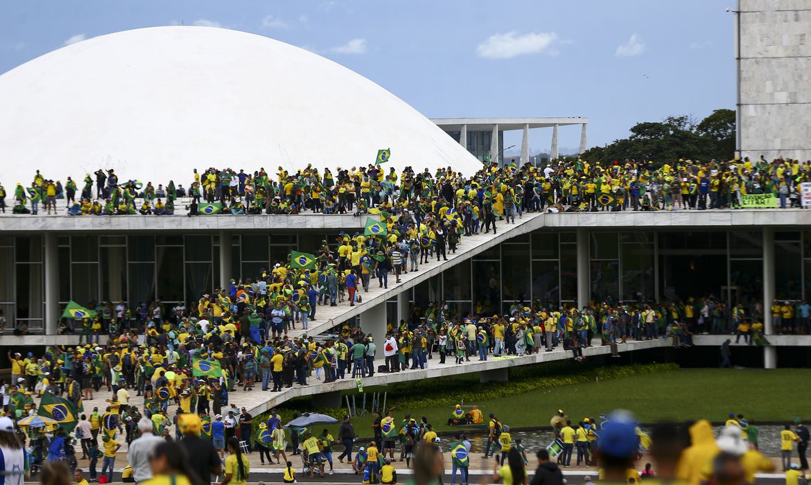 90 manifestantes presos no 8 de janeiro são soltos