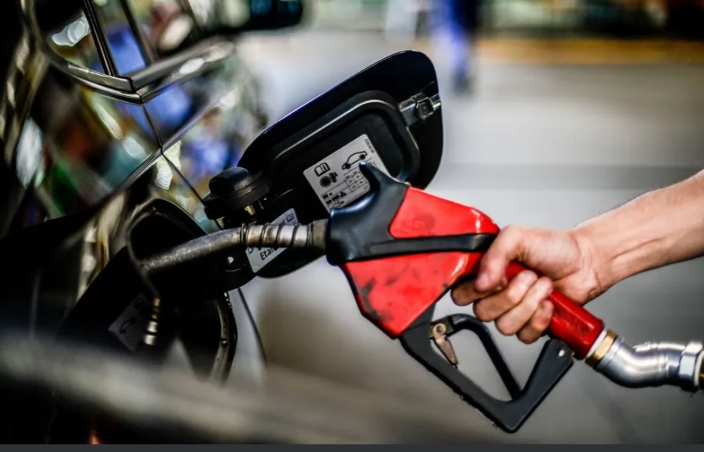 Puxada pela alta da gasolina, inflação ganha ritmo e avança 0,12% em julho