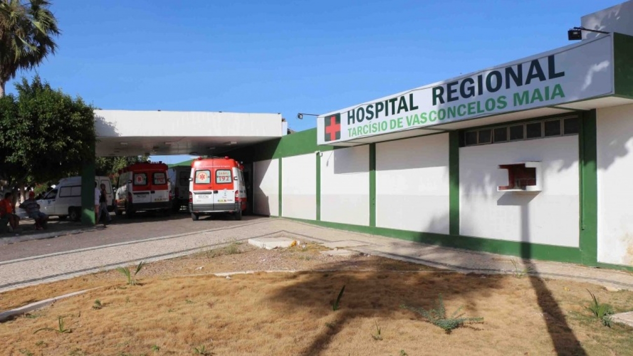 Vereador denuncia que obras do Hospital Tarcísio Maia estão com equipe reduzida e ritmo lento