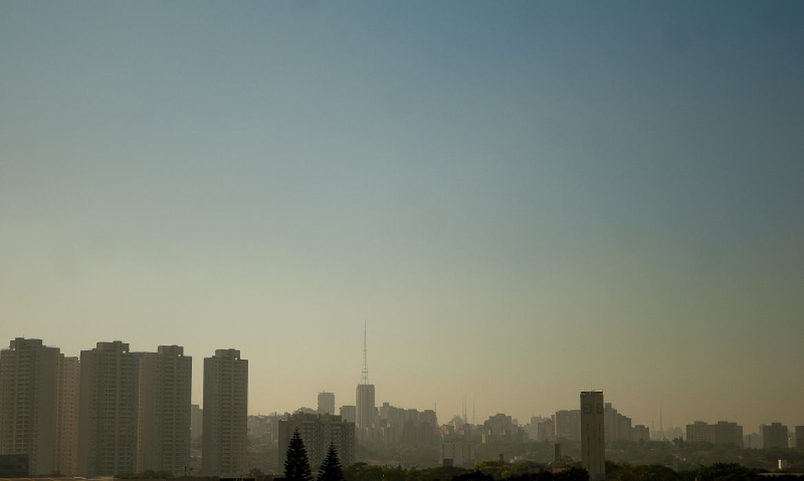 'Calor excepcional' faz Brasil ferver: onde a temperatura passa dos 40º C?